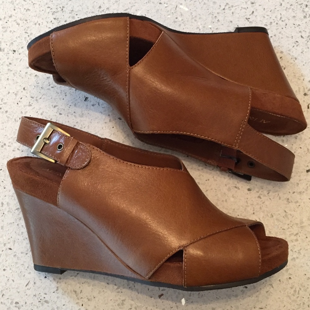 Aerosoles Chestnut brown leather wedge peep toe